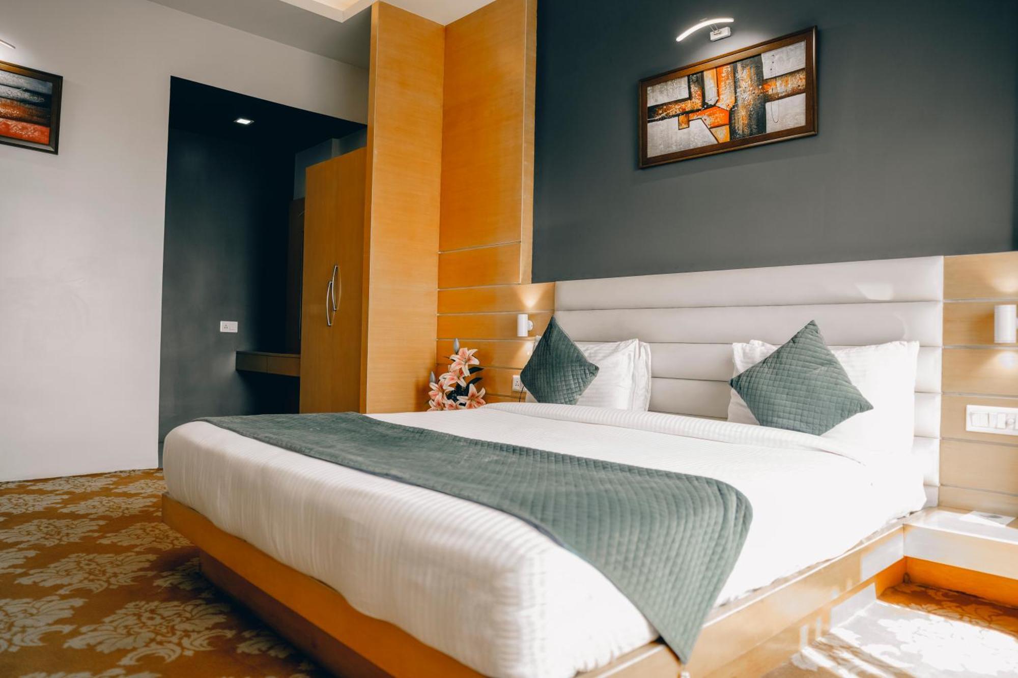 Imperial Heights Hotel Deoghar Bagian luar foto